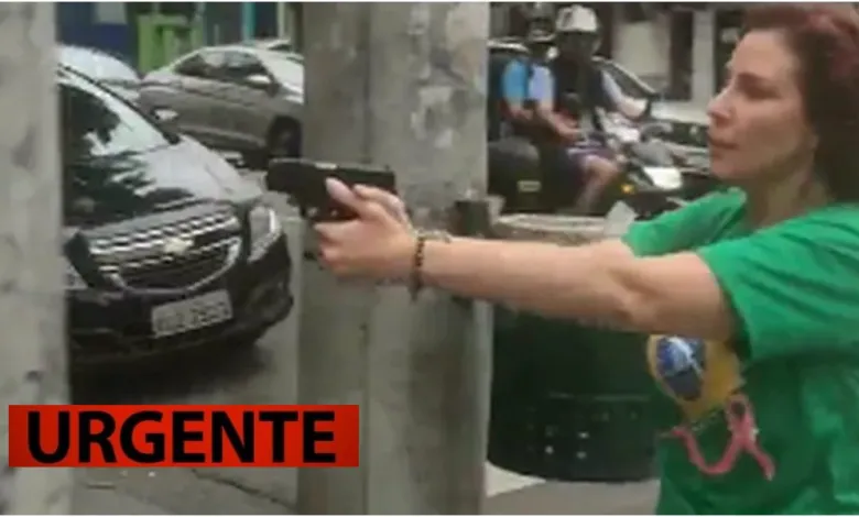 Bolsonarista Carla Zambelli Saca E Aponta Arma Para Pessoas Em Sp Vídeo Viraliza Assista I7 5889